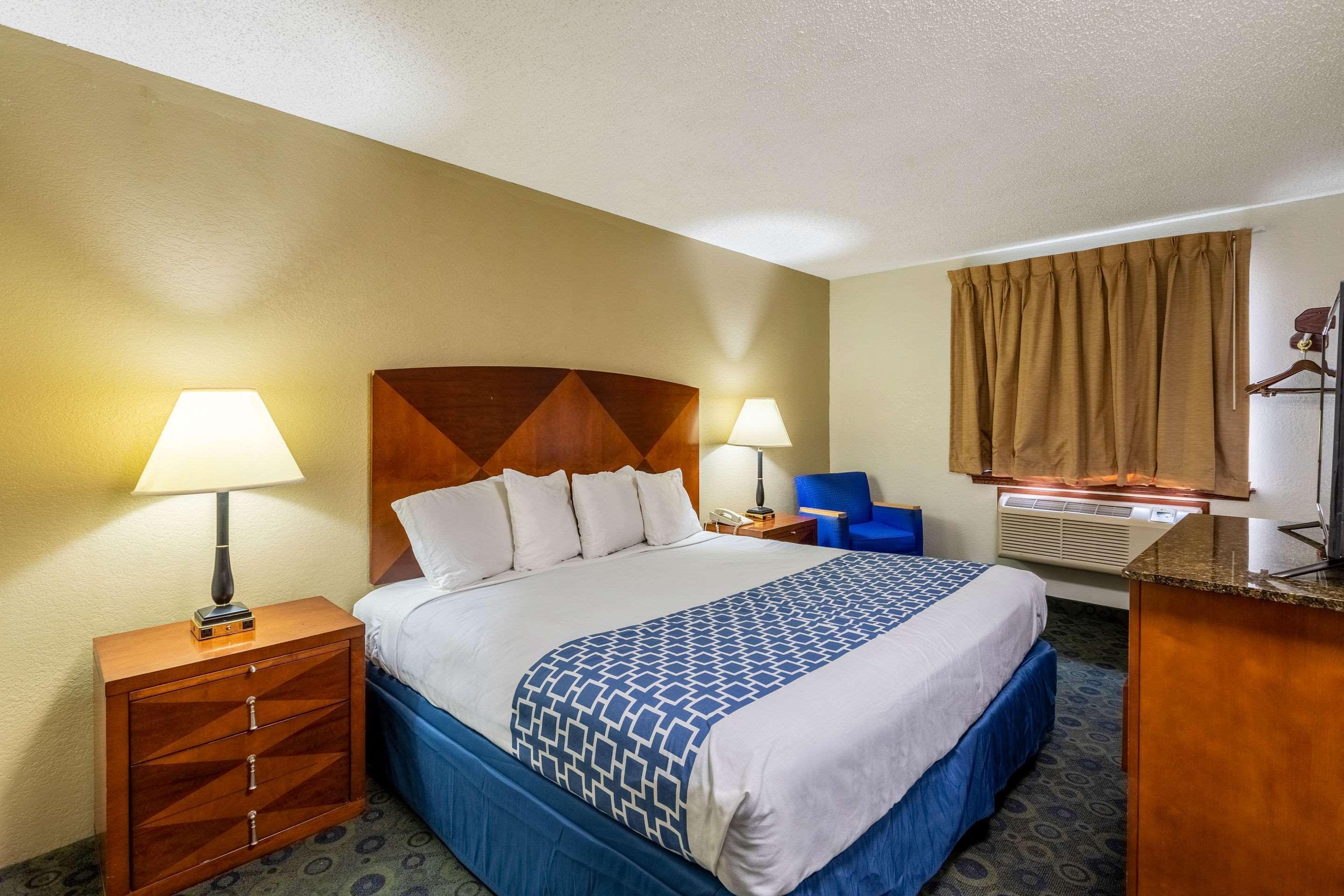 Econo Lodge Inn & Suites Auburn Exterior foto