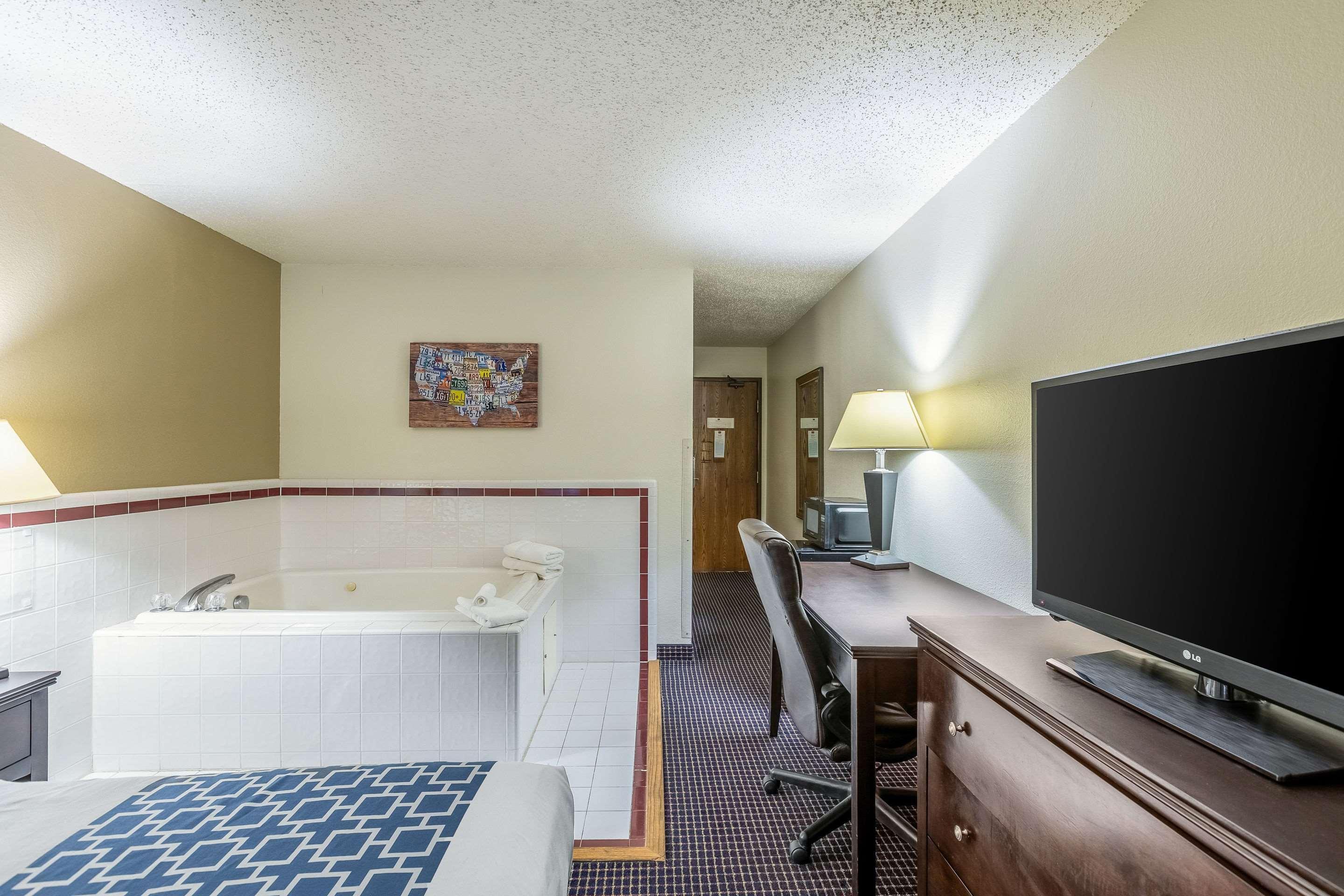 Econo Lodge Inn & Suites Auburn Exterior foto