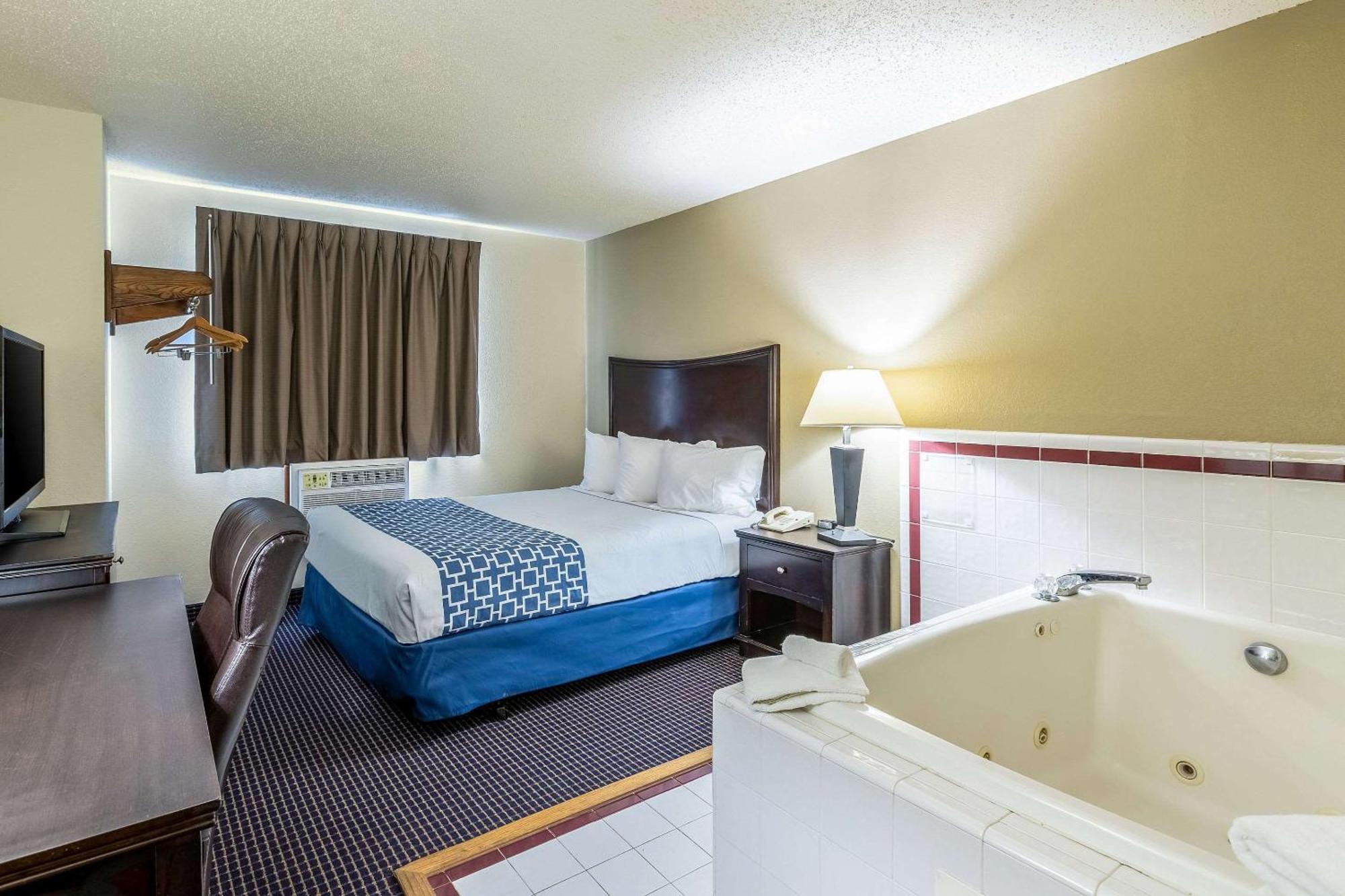Econo Lodge Inn & Suites Auburn Quarto foto